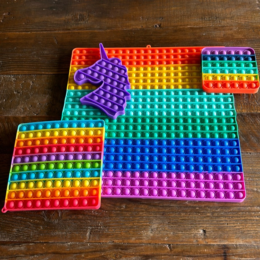 Set of 4 Popits! 3 rainbow squares, XL, Med & Small, 1 purple unicorn- Like new!